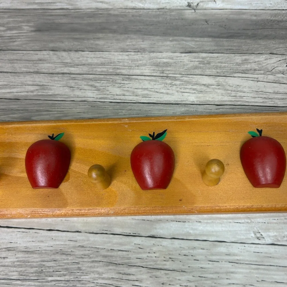 N/A apple kitchen